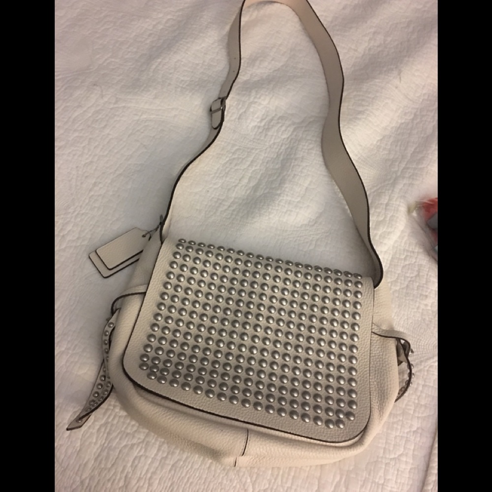 Sale EUC ⭐️⭐️⭐️ COACH Authentic White purse 💜